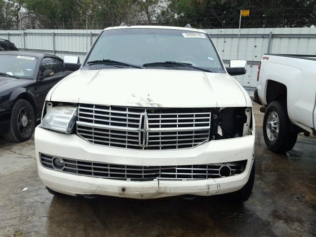 5LMFU28528LJ00775 - 2008 LINCOLN NAVIGATOR WHITE photo 9