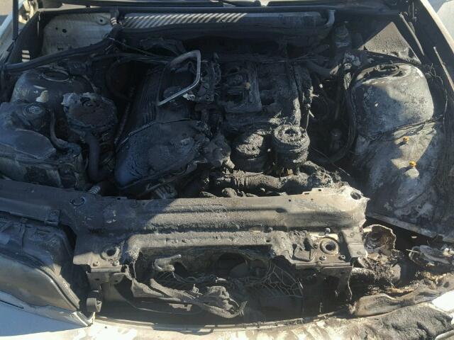 WBABN534X1JU36899 - 2001 BMW 330 CI WHITE photo 7