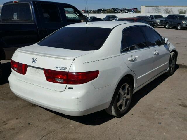 JHMCN36405C013765 - 2005 HONDA ACCORD HYB WHITE photo 4