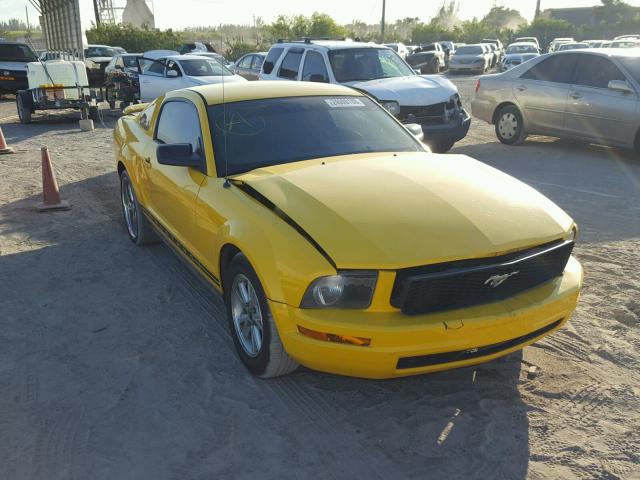 1ZVFT80N755158435 - 2005 FORD MUSTANG YELLOW photo 1