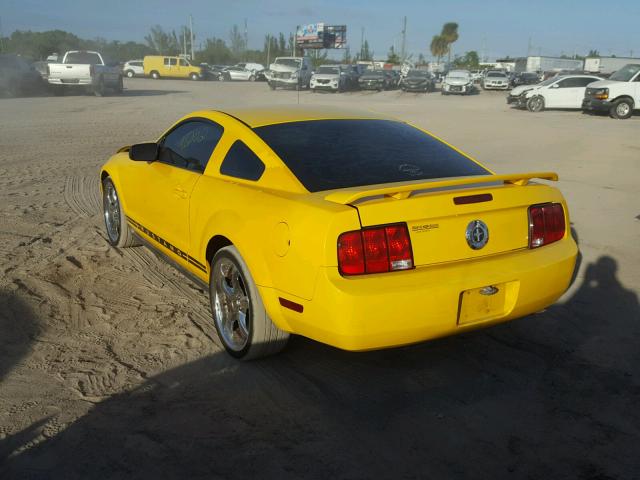 1ZVFT80N755158435 - 2005 FORD MUSTANG YELLOW photo 3