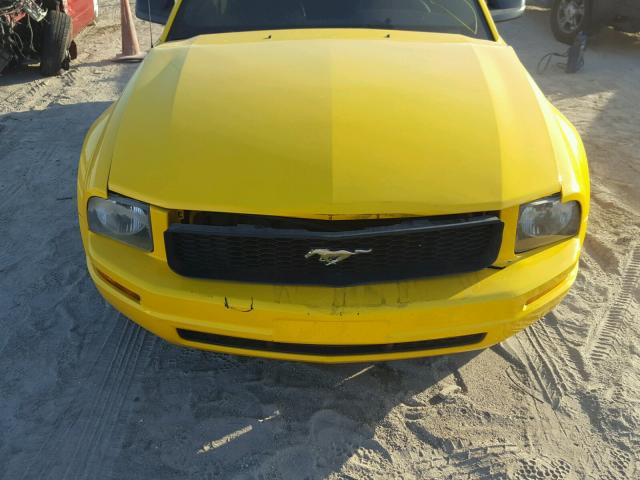 1ZVFT80N755158435 - 2005 FORD MUSTANG YELLOW photo 9