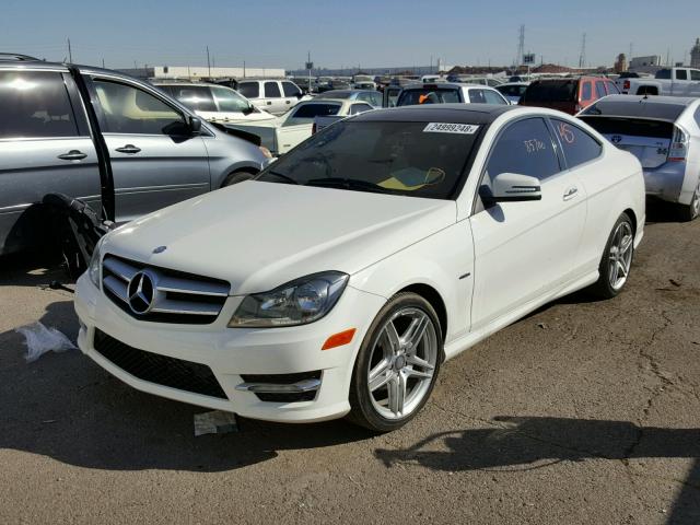 WDDGJ4HB0CF916368 - 2012 MERCEDES-BENZ C 250 WHITE photo 2