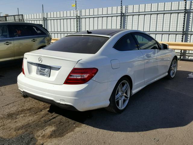 WDDGJ4HB0CF916368 - 2012 MERCEDES-BENZ C 250 WHITE photo 4