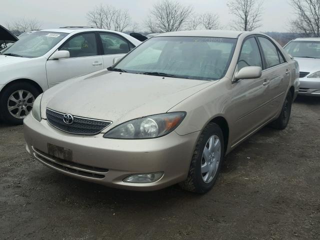 JTDBE32K920076443 - 2002 TOYOTA CAMRY LE BEIGE photo 2