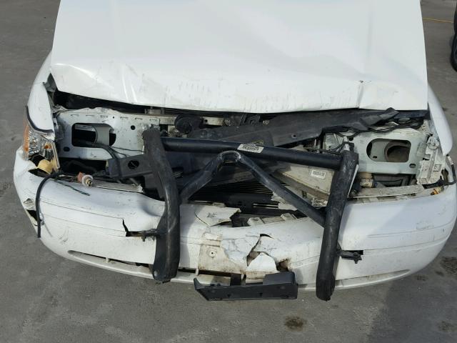 2FABP7BV4BX113854 - 2011 FORD CROWN VICT WHITE photo 9