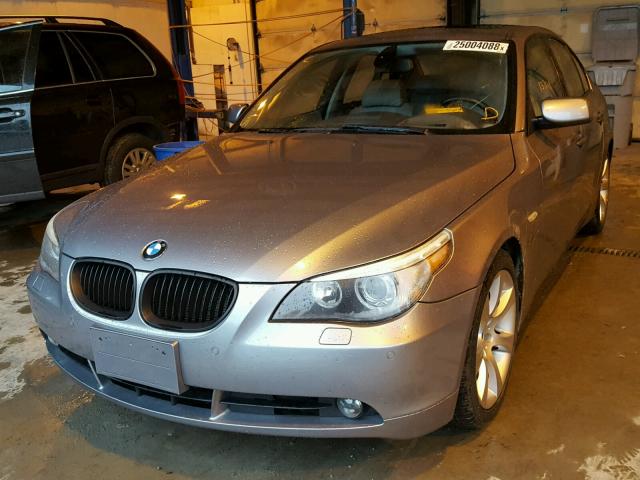 WBANB33515CN65739 - 2005 BMW 545 I SILVER photo 2