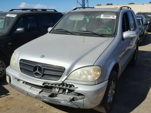 4JGAB75E42A334746 - 2002 MERCEDES-BENZ ML 500 SILVER photo 2