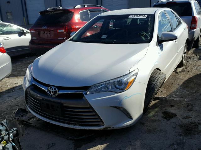 4T1BF1FK2GU132679 - 2016 TOYOTA CAMRY LE WHITE photo 2