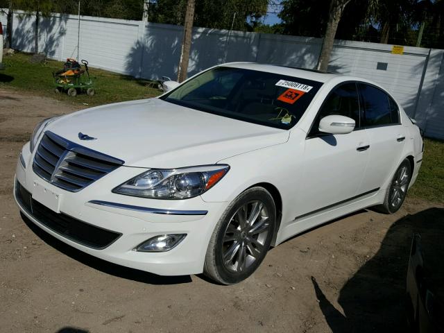 KMHGC4DF2CU171806 - 2012 HYUNDAI GENESIS 4. WHITE photo 2