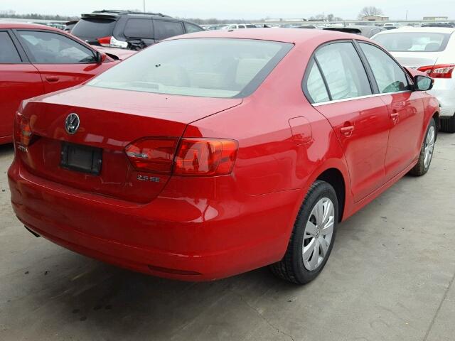 3VWDX7AJ9DM411300 - 2013 VOLKSWAGEN JETTA SE RED photo 4