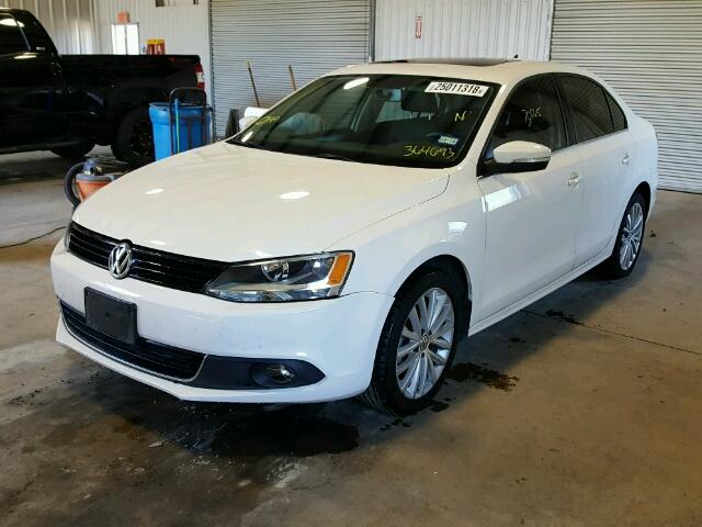 3VWLX7AJ1CM364693 - 2012 VOLKSWAGEN JETTA SEL WHITE photo 2