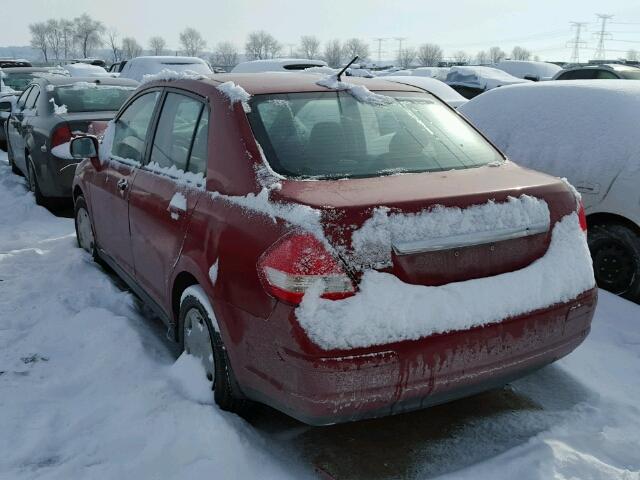 3N1BC11E39L446663 - 2009 NISSAN VERSA S RED photo 3