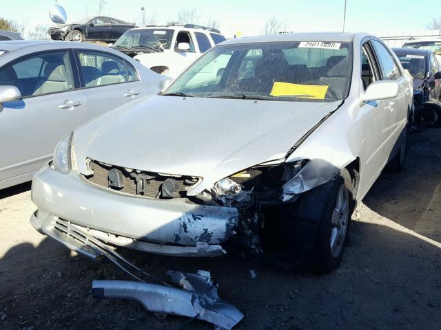 4T1BE30K45U581687 - 2005 TOYOTA CAMRY LE SILVER photo 2