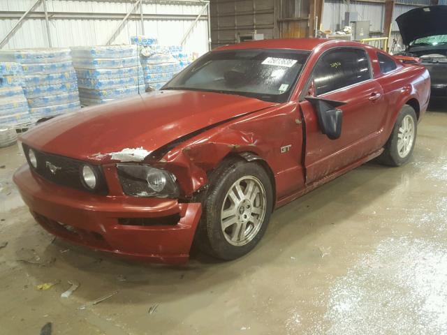 1ZVHT82H585130508 - 2008 FORD MUSTANG GT MAROON photo 2