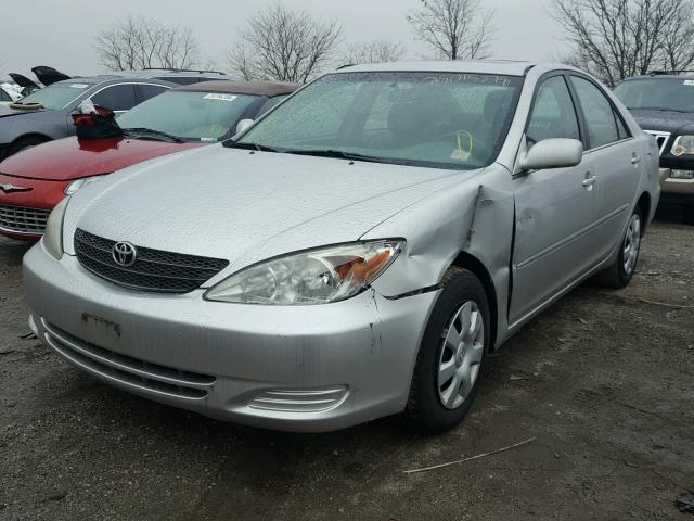 4T1BE32K52U034260 - 2002 TOYOTA CAMRY LE SILVER photo 2