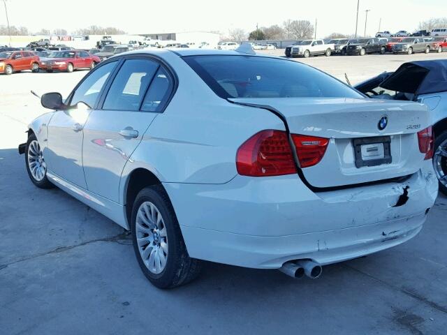 WBAPH73519E126582 - 2009 BMW 328 I WHITE photo 3