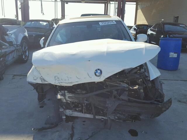 WBAPH73519E126582 - 2009 BMW 328 I WHITE photo 9