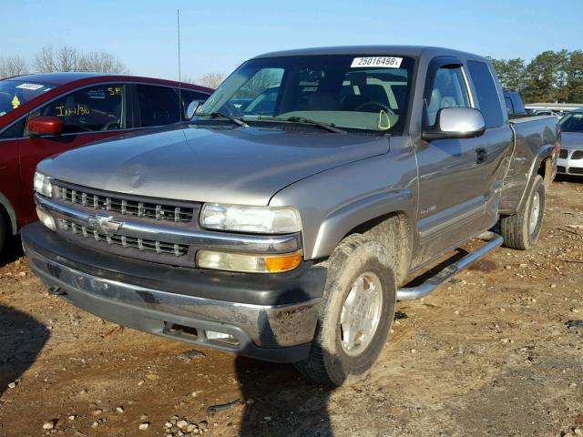 1GCEK19T9YE198109 - 2000 CHEVROLET SILVERADO SILVER photo 2