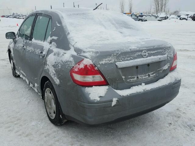 3N1BC11E18L438673 - 2008 NISSAN VERSA S GRAY photo 3