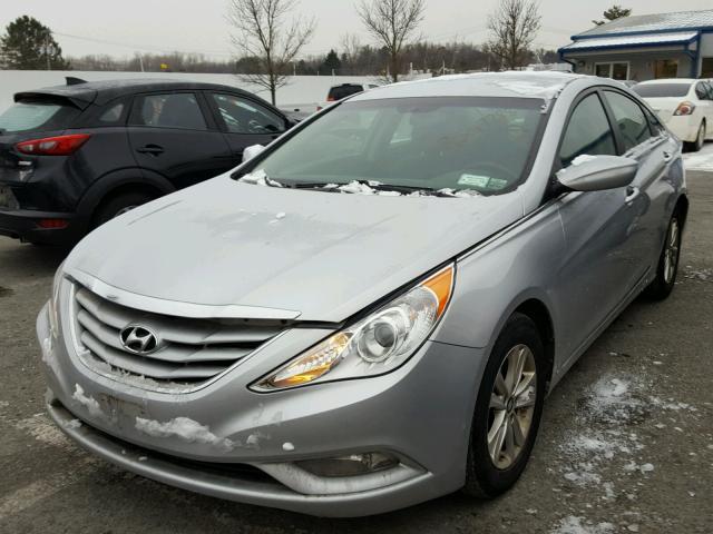 5NPEB4AC1DH756302 - 2013 HYUNDAI SONATA GLS SILVER photo 2