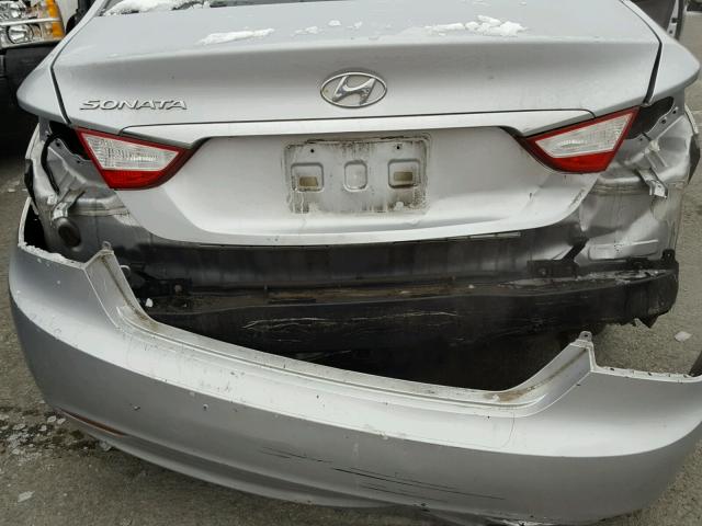 5NPEB4AC1DH756302 - 2013 HYUNDAI SONATA GLS SILVER photo 9