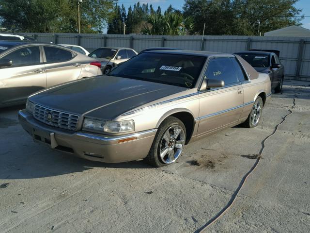 1G6EL12Y22B103906 - 2002 CADILLAC ELDORADO E BEIGE photo 2