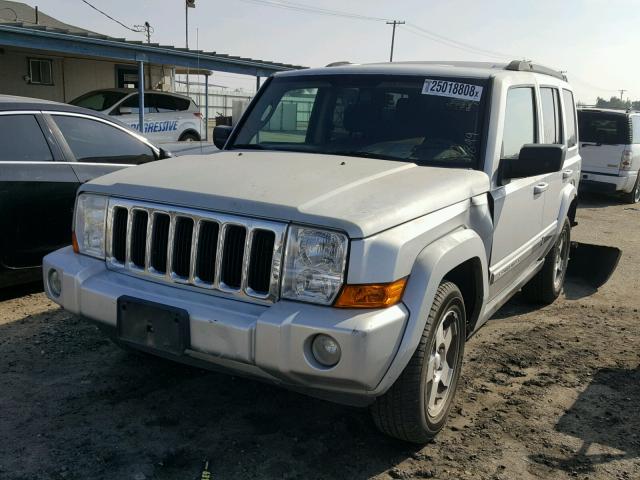 1J4RH4GK6AC140899 - 2010 JEEP COMMANDER SILVER photo 2