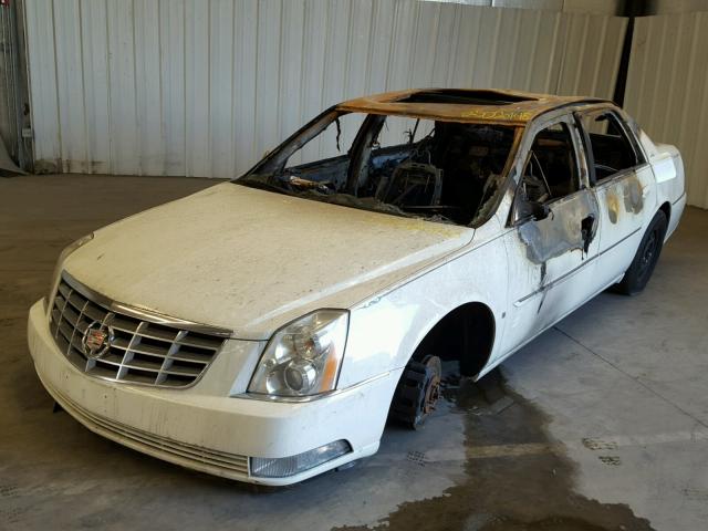 1G6KD57Y88U204980 - 2008 CADILLAC DTS WHITE photo 2