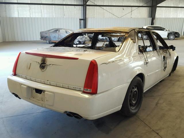 1G6KD57Y88U204980 - 2008 CADILLAC DTS WHITE photo 4