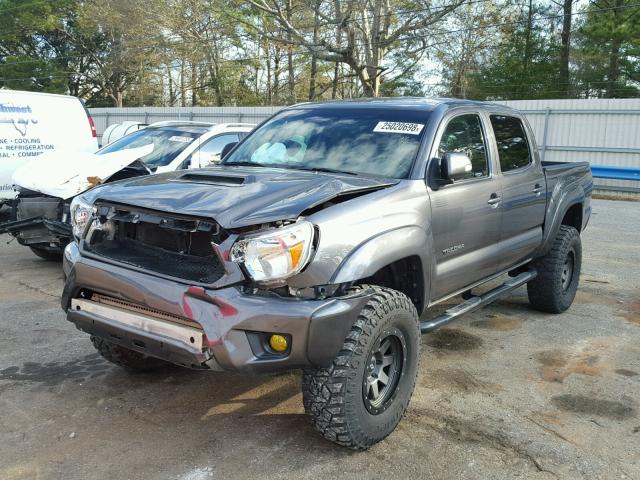 5TFLU4EN5FX128473 - 2015 TOYOTA TACOMA DOU GRAY photo 2