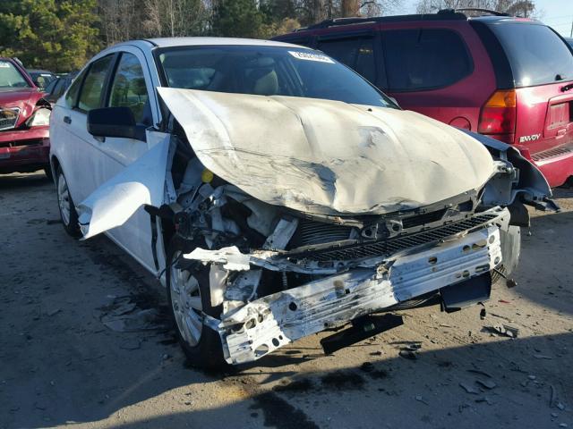 1FAHP34NX8W148113 - 2008 FORD FOCUS S/SE WHITE photo 1