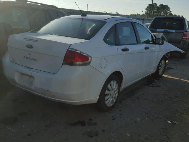 1FAHP34NX8W148113 - 2008 FORD FOCUS S/SE WHITE photo 4