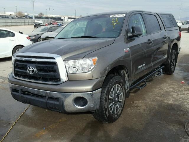 5TFDY5F18DX309056 - 2013 TOYOTA TUNDRA CRE BROWN photo 2