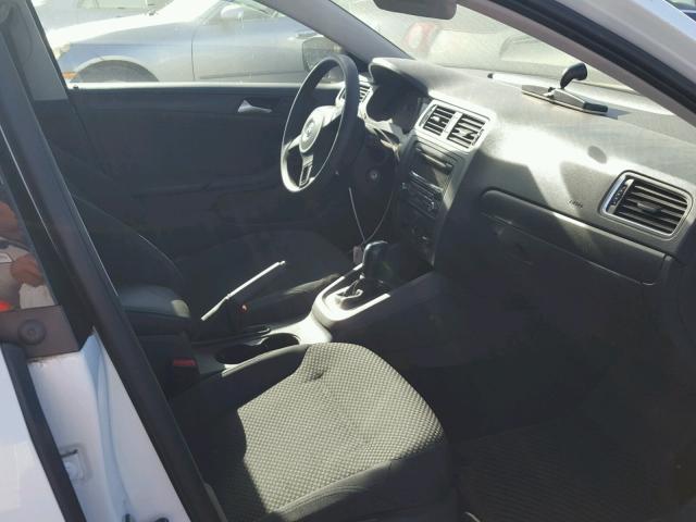 3VW2K7AJ4EM445202 - 2014 VOLKSWAGEN JETTA BASE თეთრი ფოტო 5