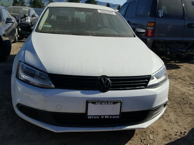 3VW2K7AJ4EM445202 - 2014 VOLKSWAGEN JETTA BASE თეთრი ფოტო 9