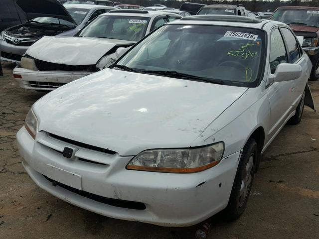 1HGCG1653YA084680 - 2000 HONDA ACCORD EX WHITE photo 2