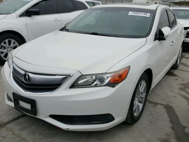 19VDE1F36DE013240 - 2013 ACURA ILX 20 WHITE photo 2