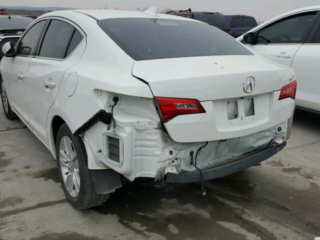 19VDE1F36DE013240 - 2013 ACURA ILX 20 WHITE photo 3