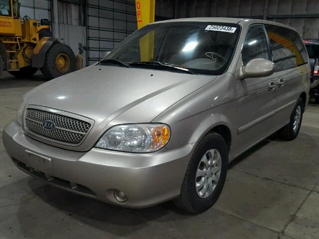 KNDUP131046582627 - 2004 KIA SEDONA EX BEIGE photo 2