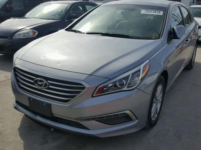 5NPE24AF3FH121580 - 2015 HYUNDAI SONATA SE SILVER photo 2