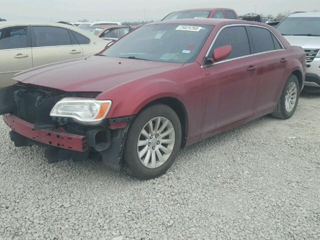 2C3CCAAGXCH241929 - 2012 CHRYSLER 300 RED photo 2