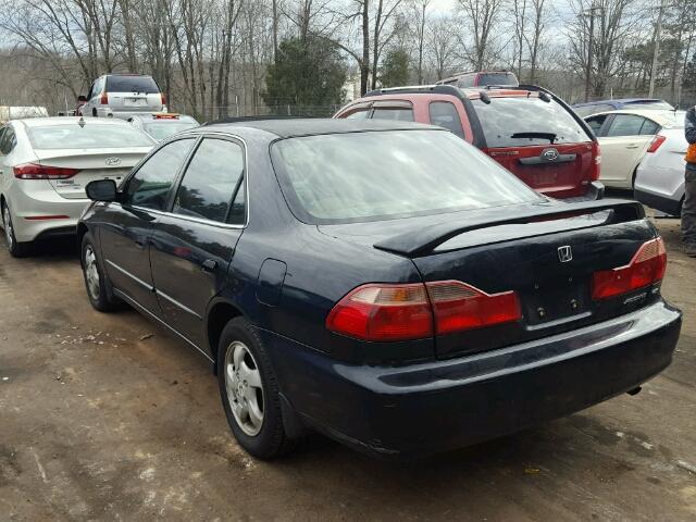 1HGCG6686YA017062 - 2000 HONDA ACCORD EX BLACK photo 3