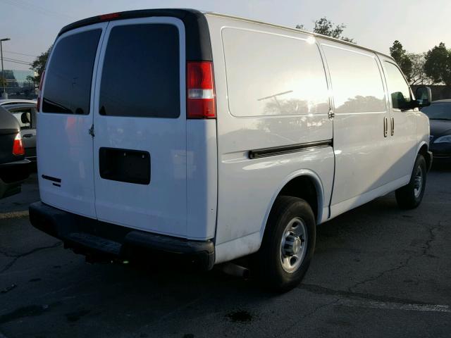 1GCWGAFG0G1268826 - 2016 CHEVROLET EXPRESS G2 WHITE photo 4