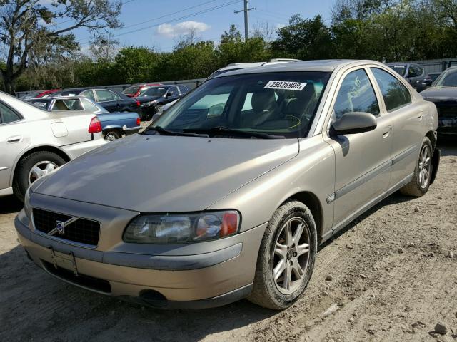 YV1RS58D022176876 - 2002 VOLVO S60 2.4T GOLD photo 2
