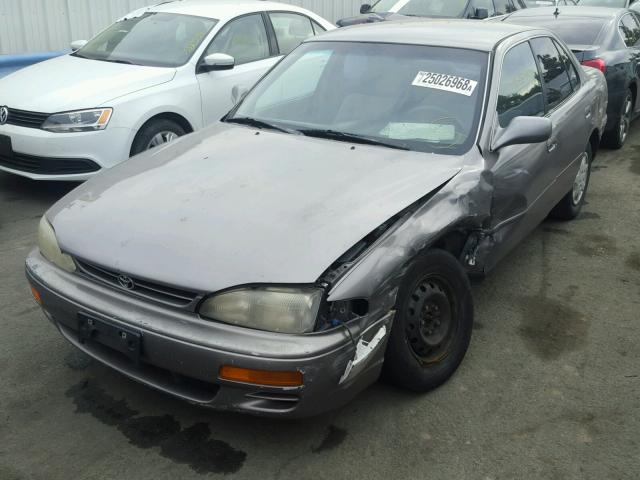 4T1BG12K8TU785904 - 1996 TOYOTA CAMRY DX GRAY photo 2