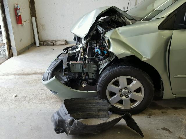 5TDKK4CC7AS308586 - 2010 TOYOTA SIENNA CE GREEN photo 9