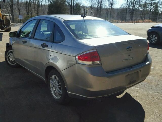 1FAHP35N38W293895 - 2008 FORD FOCUS SE GRAY photo 3