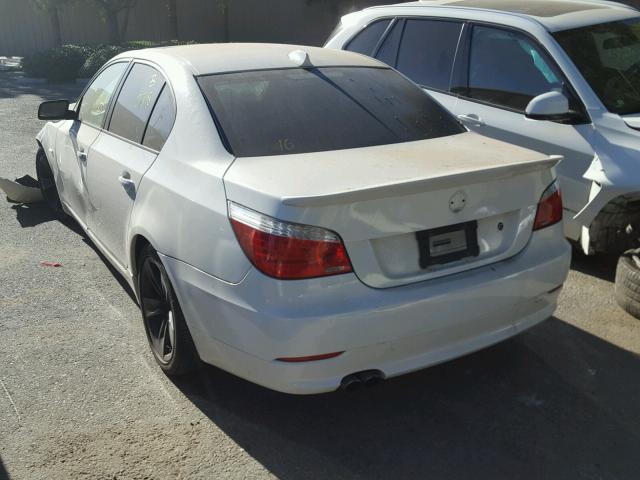 WBANU53518CT07084 - 2008 BMW 528 I WHITE photo 3