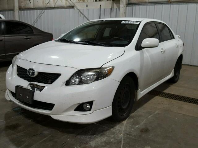 1NXBU40E09Z027331 - 2009 TOYOTA COROLLA BA WHITE photo 2